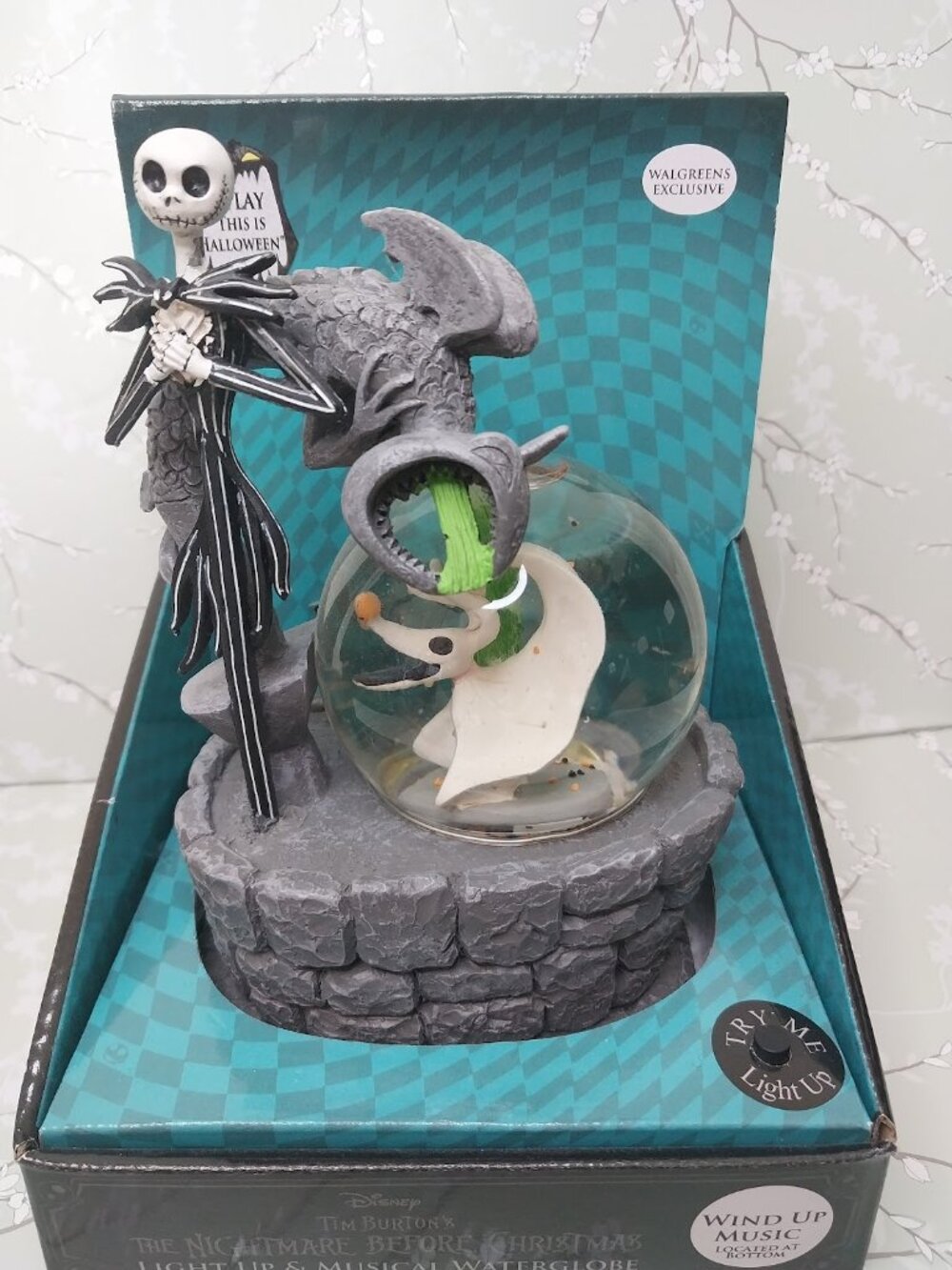 Disney Nightmare Before Christmas Musical Snow Globe Musical Fountain
